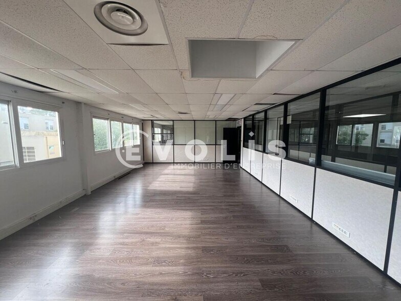Light Industrial in Alfortville to rent - Interior Photo - Image 1 of 4