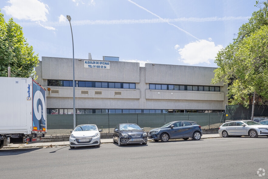 Avenida Fuentemar, 16, Coslada, Madrid to rent - Building Photo - Image 3 of 30