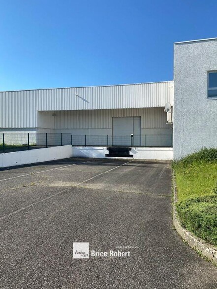 68 Avenue Des Freres Montgolfier, Genas to rent - Building Photo - Image 2 of 6