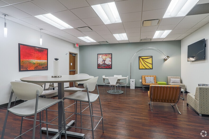 1251 N Eddy St, South Bend, IN to rent - Interior Photo - Image 3 of 11