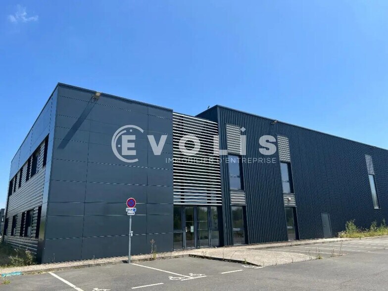 Light Industrial in Lieusaint to rent - Building Photo - Image 2 of 10