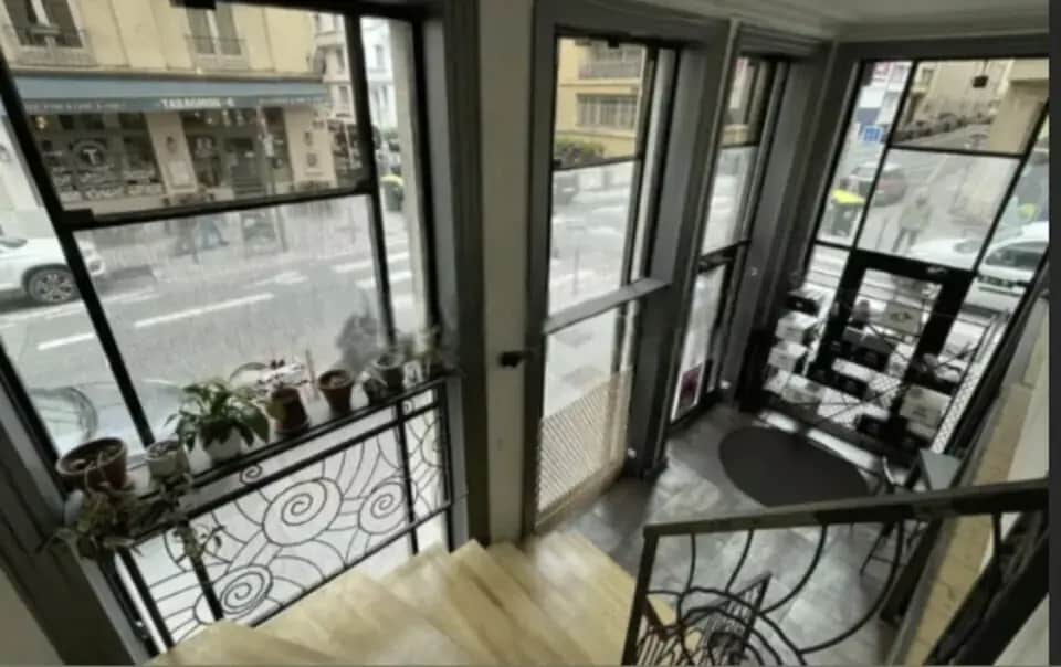 Retail in Lyon to rent Interior Photo- Image 1 of 5
