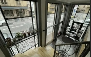 Retail in Lyon to rent Interior Photo- Image 1 of 5