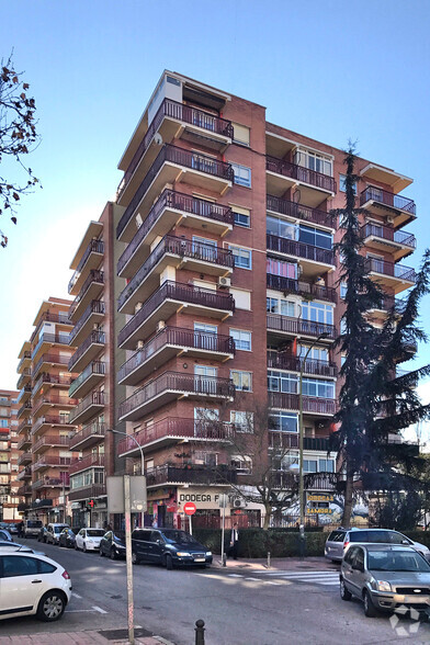 Calle Joaquín Blume, 5, Móstoles, Madrid for rent - Primary Photo - Image 1 of 2