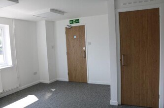 24 Crow Arch Ln, Ringwood to rent Interior Photo- Image 1 of 7