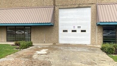 52 129 Av NW, Edmonton, AB to rent Interior Photo- Image 2 of 11