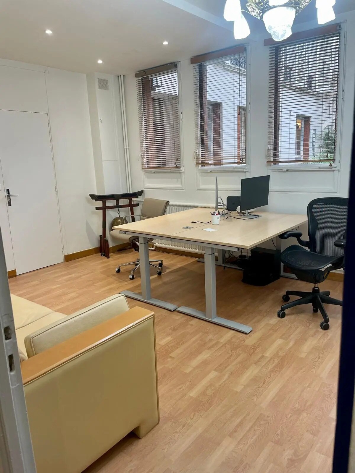 Office in Neuilly-sur-Seine to rent Interior Photo- Image 1 of 8