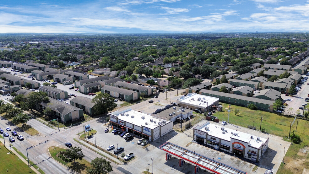 10610 Fondren Rd, Houston, TX for rent - Primary Photo - Image 1 of 19