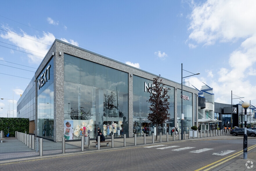3 Armada Way, London to rent - Primary Photo - Image 1 of 4