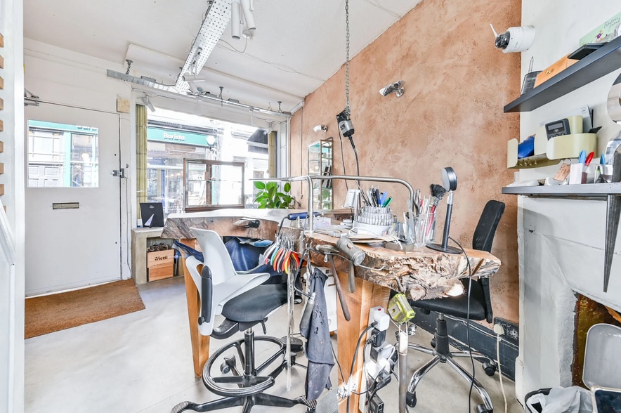 8 Camden Passage, London for sale - Interior Photo - Image 3 of 9