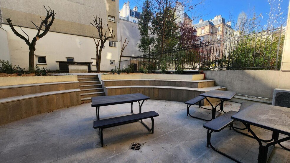 Office in Neuilly-sur-Seine to rent - Building Photo - Image 1 of 8