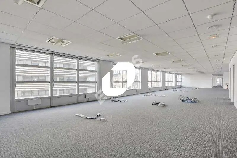 Retail in Saint-Denis to rent - Interior Photo - Image 3 of 11