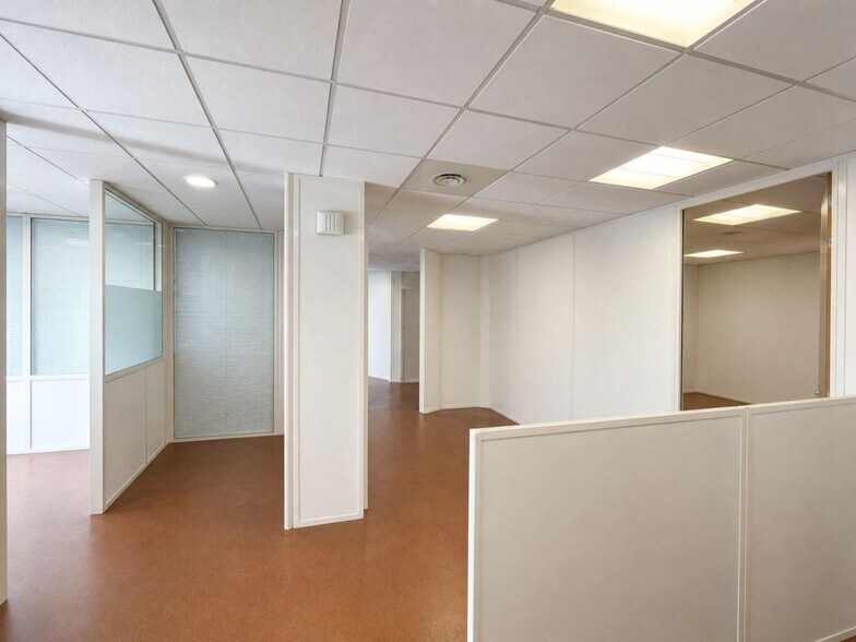 Office in Chessy for sale - Interior Photo - Image 2 of 3