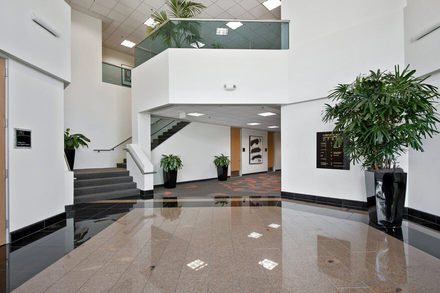 27001 Agoura Rd, Calabasas, CA for rent - Lobby - Image 2 of 7