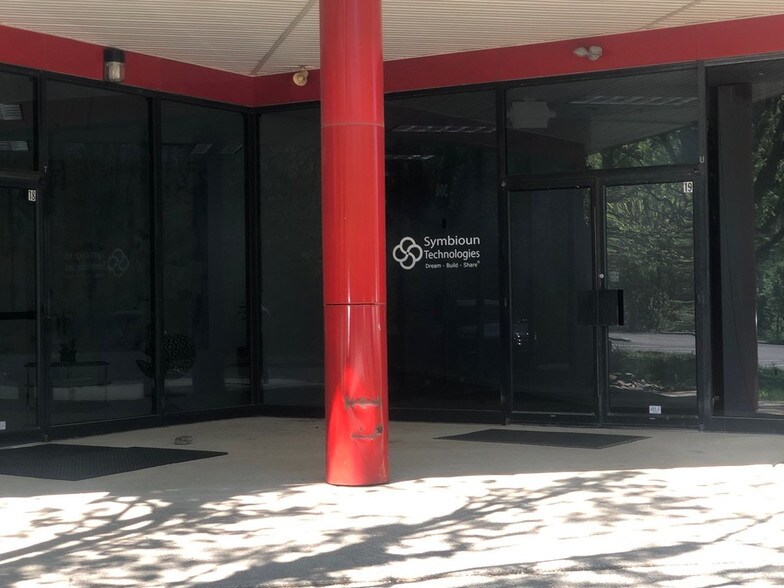 2000 Cornwall Rd, Monmouth Junction, NJ to rent - Building Photo - Image 3 of 12