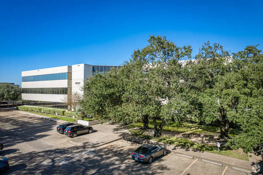 10550 Richmond Ave, Houston, TX for rent - Building Photo - Image 2 of 10