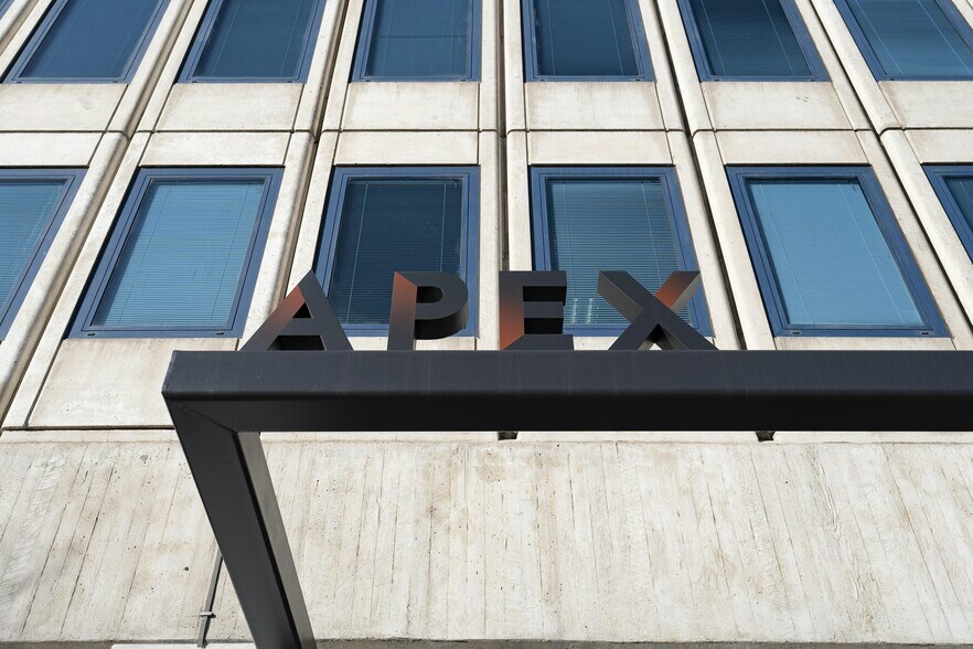 1-13 High St, New Malden to rent - Building Photo - Image 1 of 8