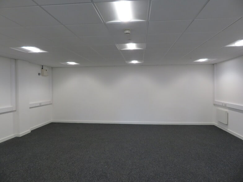 St James Mill Rd, Northampton to rent - Building Photo - Image 3 of 8