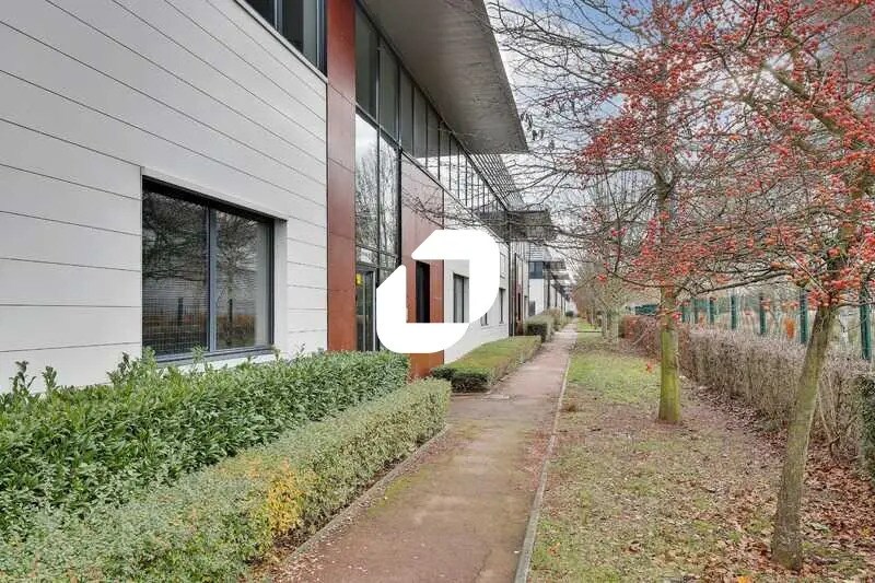 Light Industrial in Lisses to rent - Building Photo - Image 2 of 14