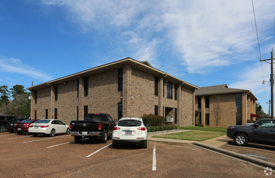 100 Commercial Cir, Conroe, TX for sale - Building Photo - Image 2 of 12