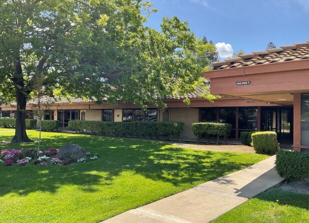 3002-3028 Beacon Blvd, West Sacramento, CA for rent - Building Photo - Image 2 of 12