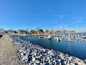 17 Point Rd, Portsmouth, RI for sale Building Photo- Image 1 of 1