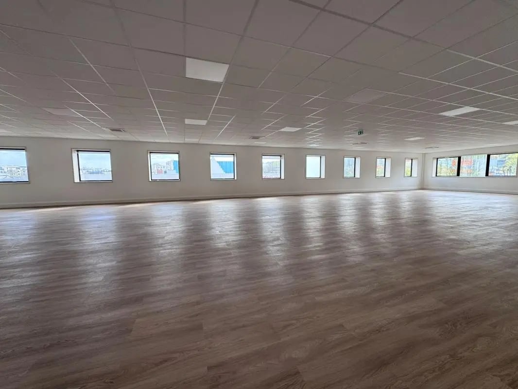 Office in Rosny-sous-Bois to rent Interior Photo- Image 1 of 10