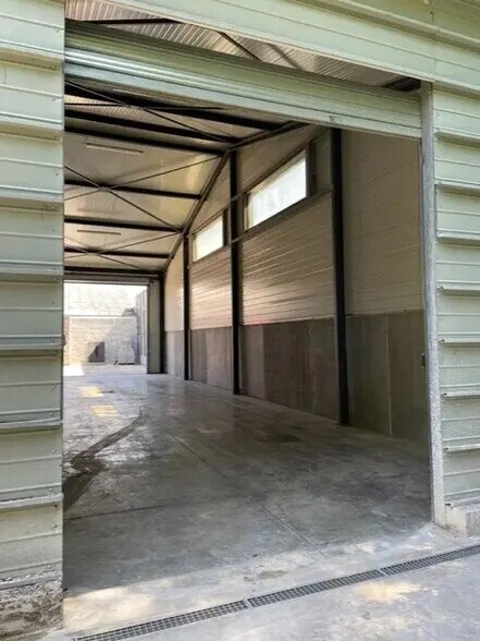 Light Industrial in Bourgoin-Jallieu to rent - Building Photo - Image 2 of 4