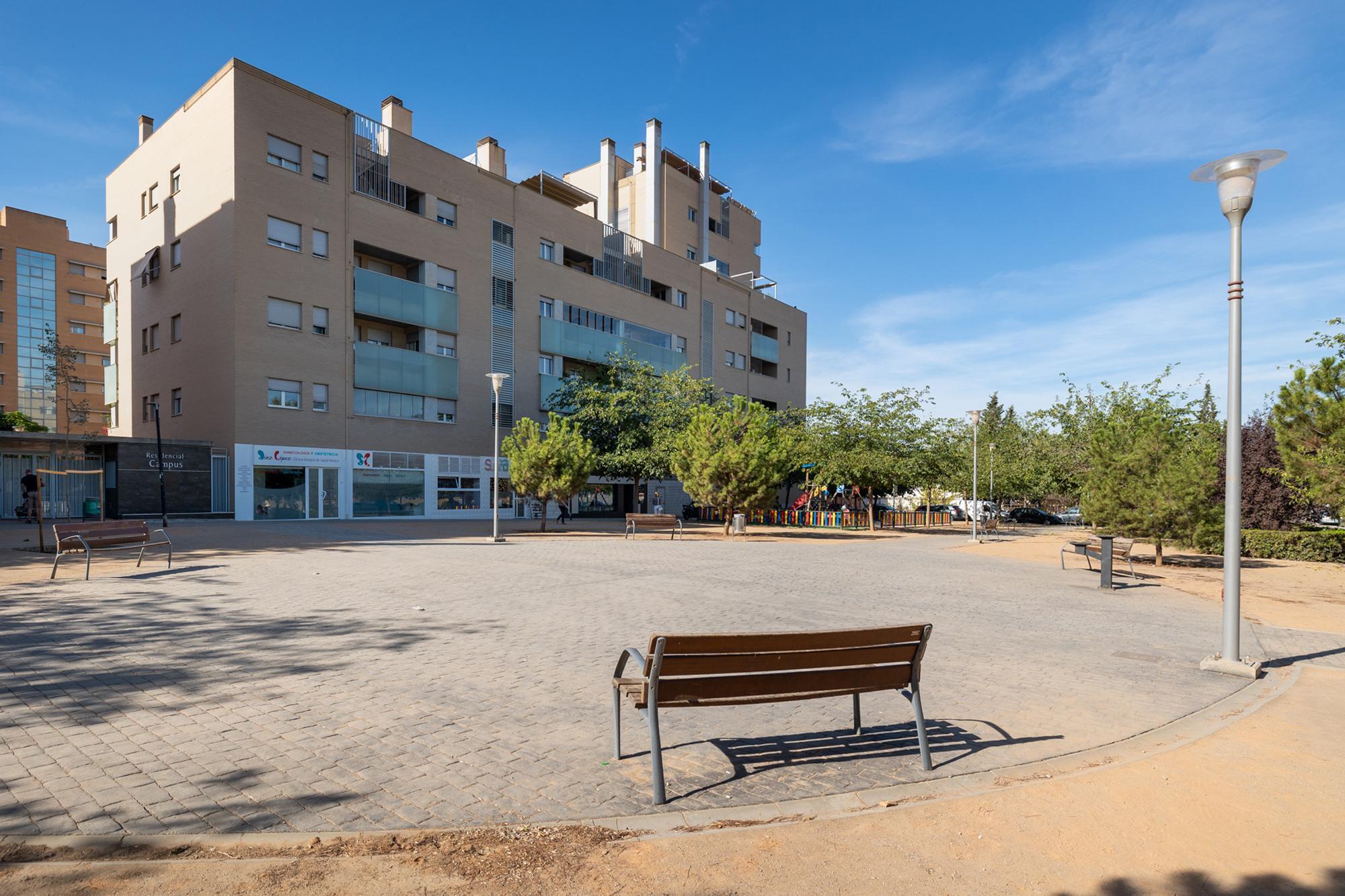 Plaza Catedrática Asunción Linares, 1, Granada, Granada for sale Primary Photo- Image 1 of 23
