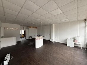 2 The Bay, Gravesend to rent Interior Photo- Image 1 of 7