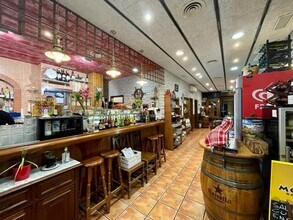 Retail in Cornellà de Llobregat, Barcelona to rent Interior Photo- Image 2 of 5