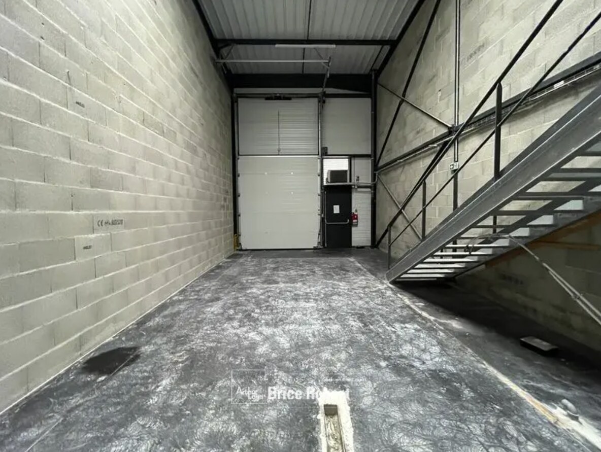 Light Industrial in Vénissieux to rent Interior Photo- Image 1 of 3