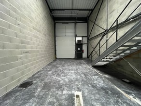 Light Industrial in Vénissieux to rent Interior Photo- Image 1 of 3