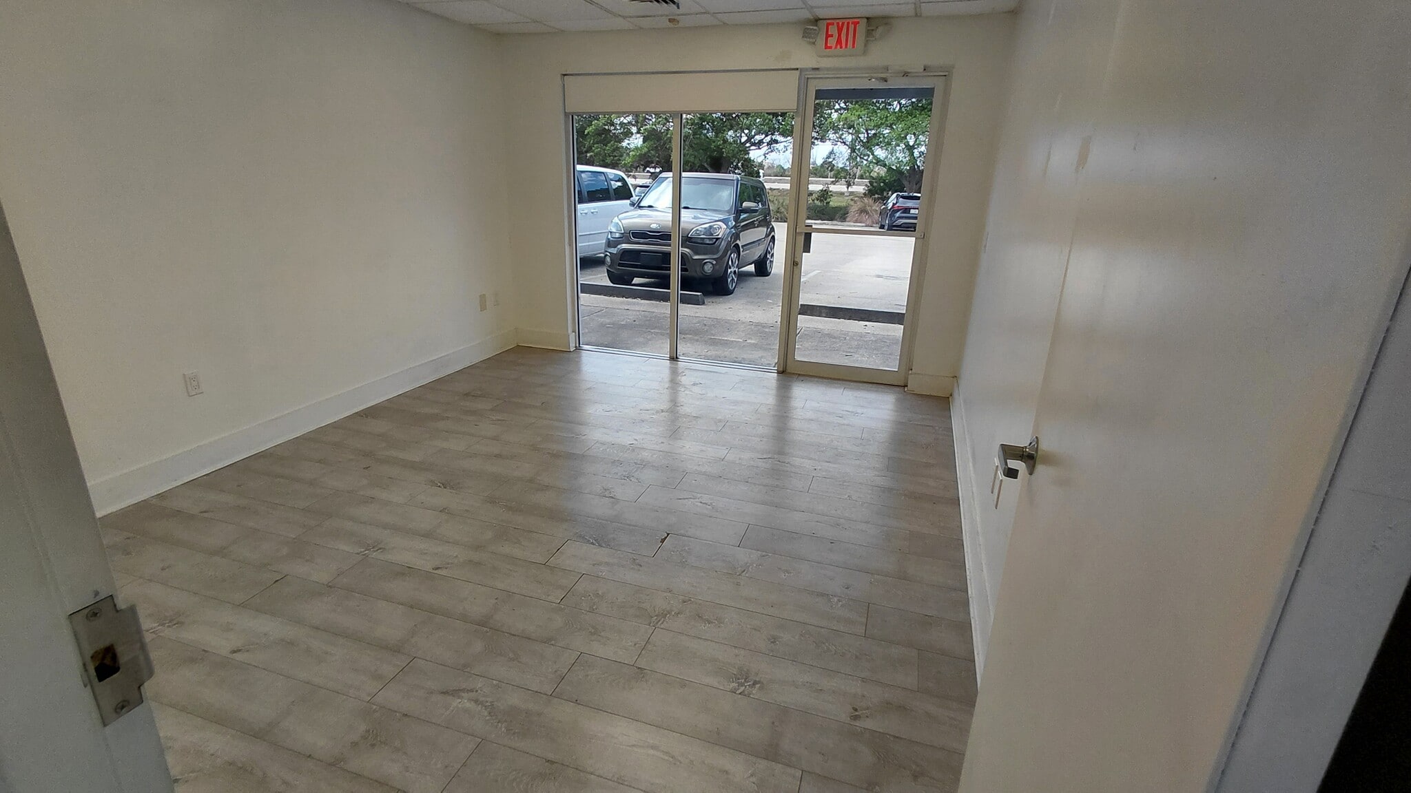 21113 Johnson St, Pembroke Pines, FL to rent Interior Photo- Image 1 of 4