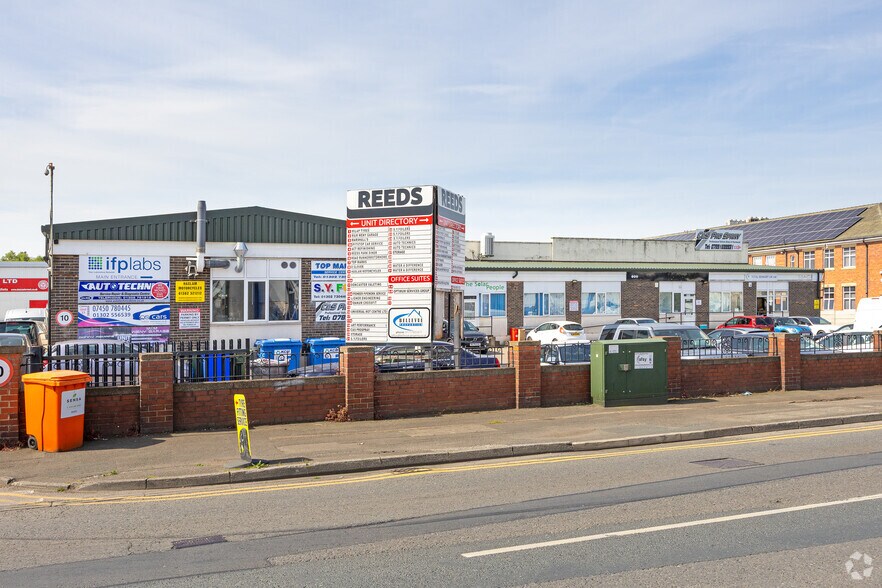 Carr Hl, Doncaster to rent - Building Photo - Image 3 of 4
