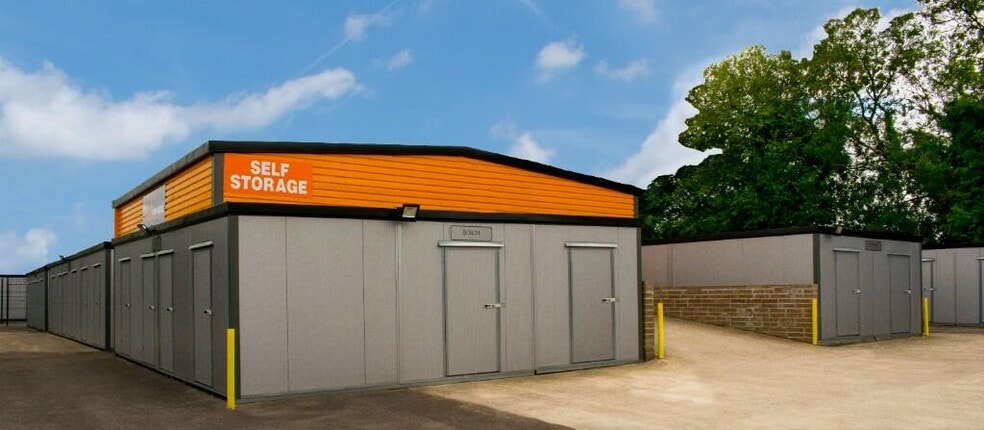 340-350 Bristol Rd, Gloucester to rent - Building Photo - Image 2 of 4