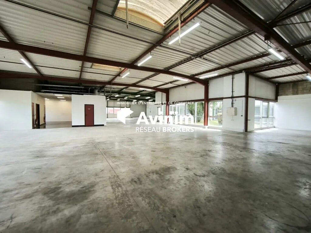Location Entrepôt 650 m² - Photo 1