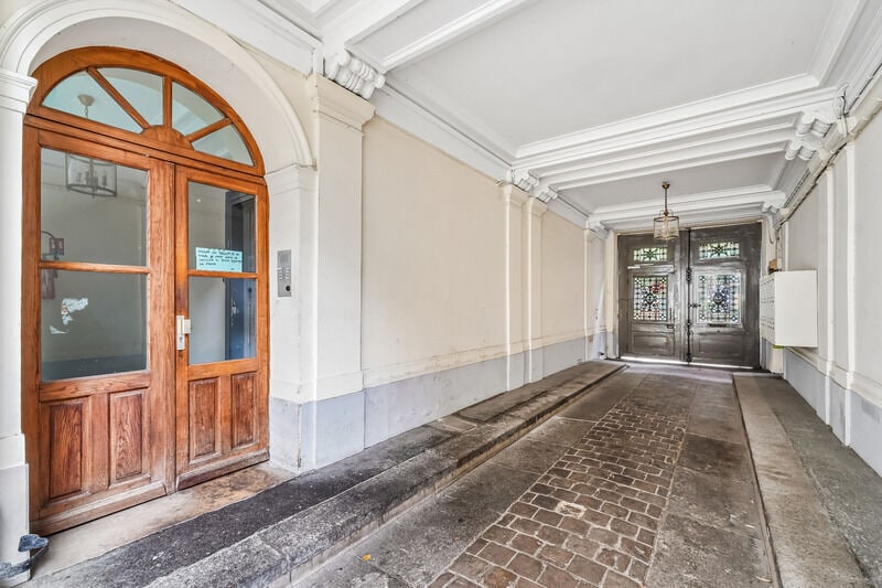Office in Paris for sale - Building Photo - Image 2 of 10