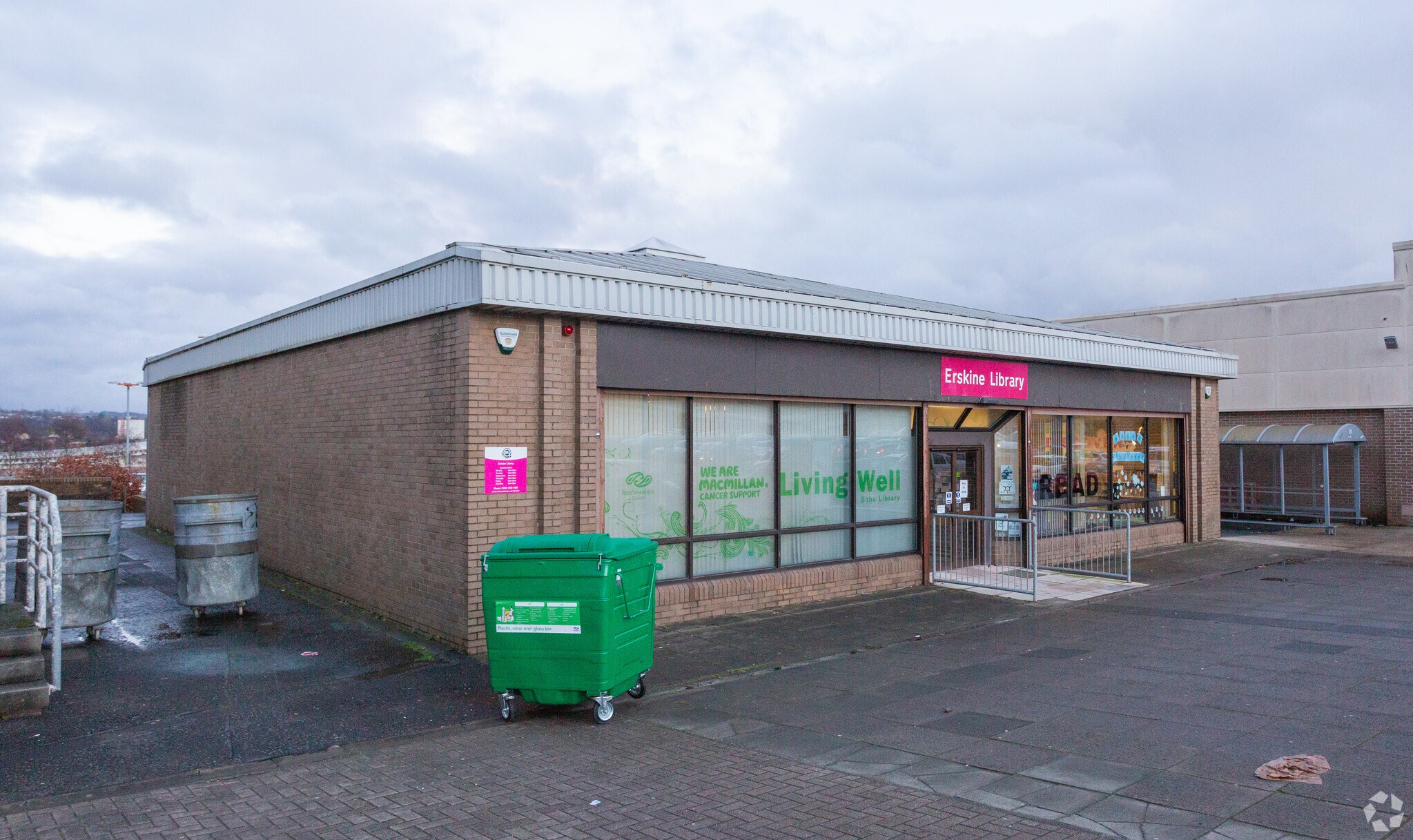 Bridgewater Pl, Erskine for sale Primary Photo- Image 1 of 4