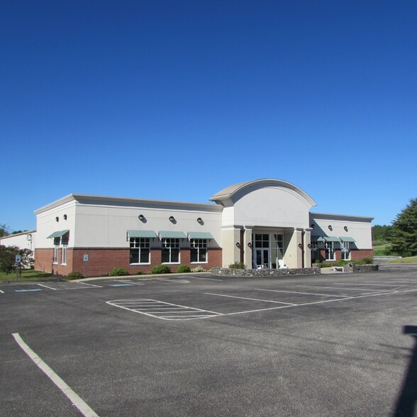 673 Main St, Gorham 04038 Retail for Rent