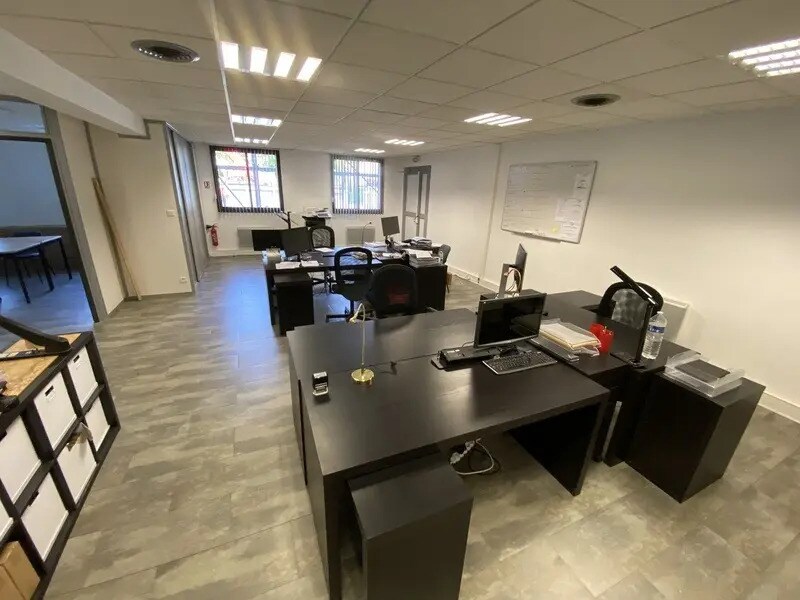 Vente Bureaux 130 m² - Photo 1