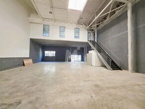 Light Industrial in Vaux-le-Pénil to rent Interior Photo- Image 2 of 7