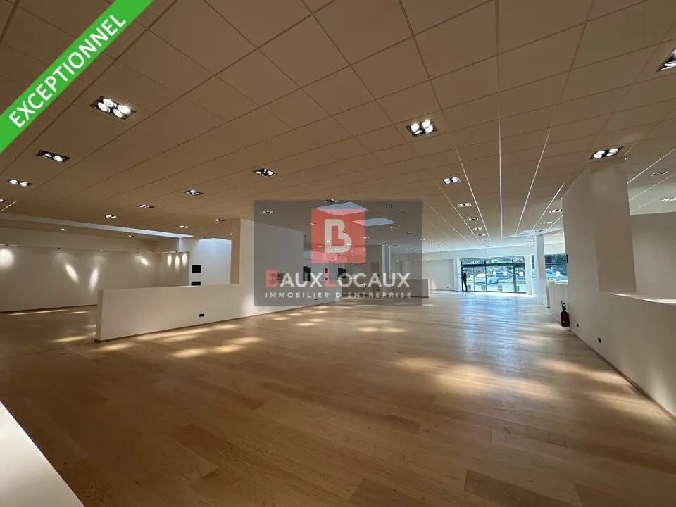 Location Commerce 1 100 m² - Photo 1