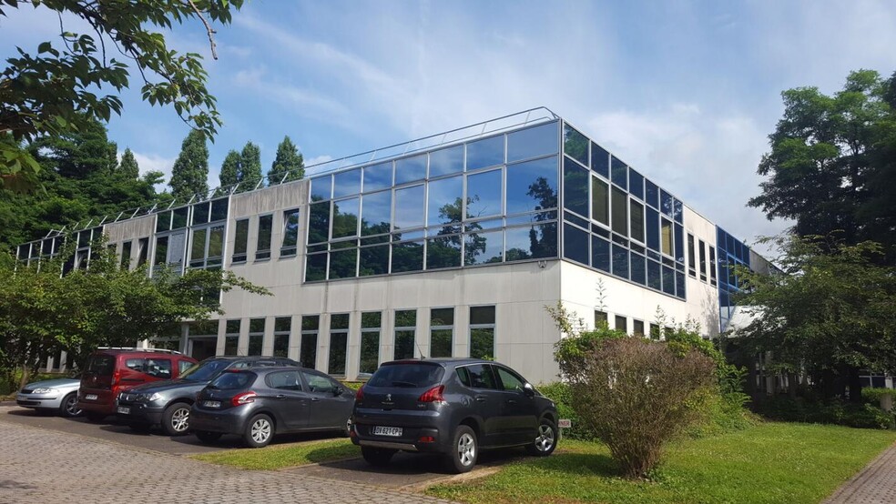 Allée Rosa Luxemburg, Eragny to rent - Building Photo - Image 3 of 10