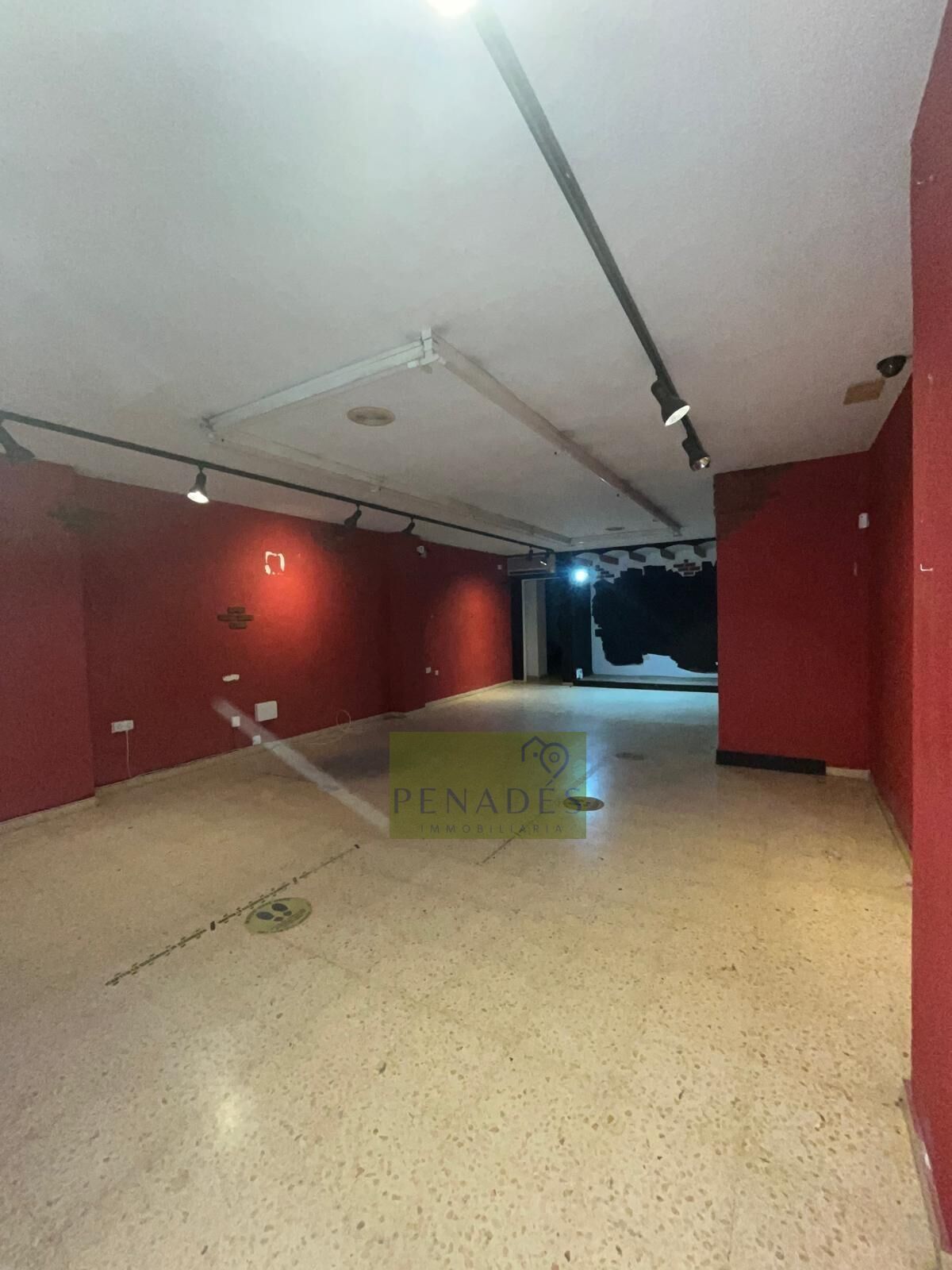 Retail in Ontinyent for sale Interior Photo- Image 1 of 11