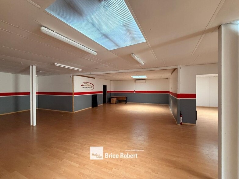 119 Route De Grenoble, Saint-Priest to rent - Interior Photo - Image 3 of 4