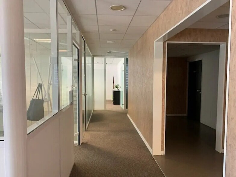 Office in Avignon to rent - Interior Photo - Image 2 of 8