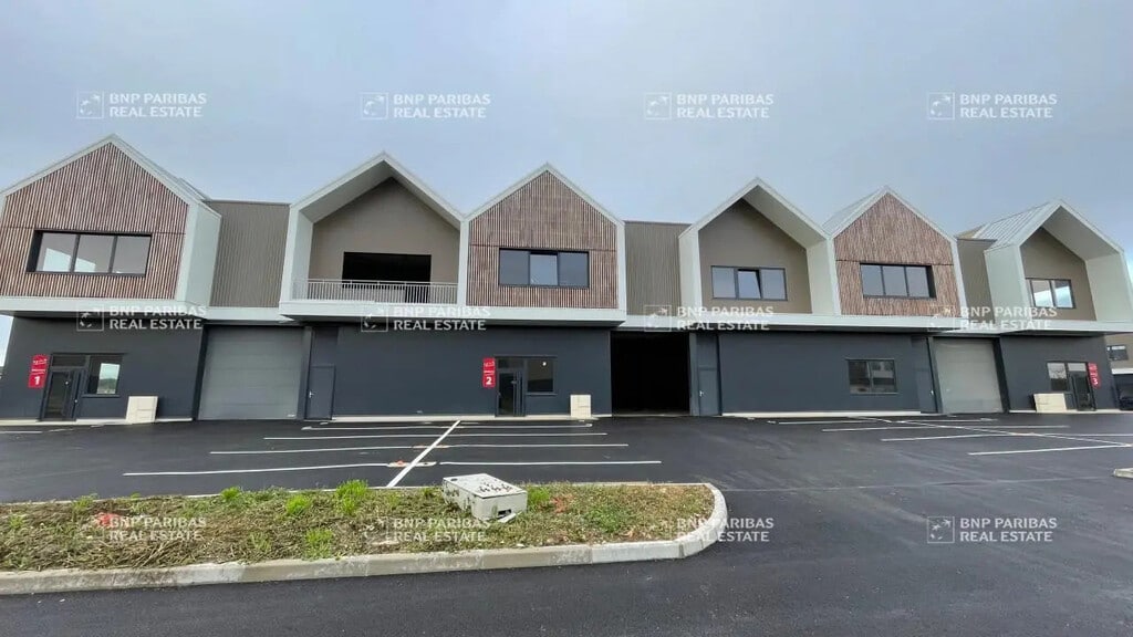Vente Local d'activités 886 m² - Photo 1