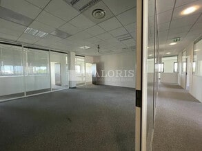 9 Rue Aimé Cotton, Saint-Priest to rent Building Photo- Image 2 of 8