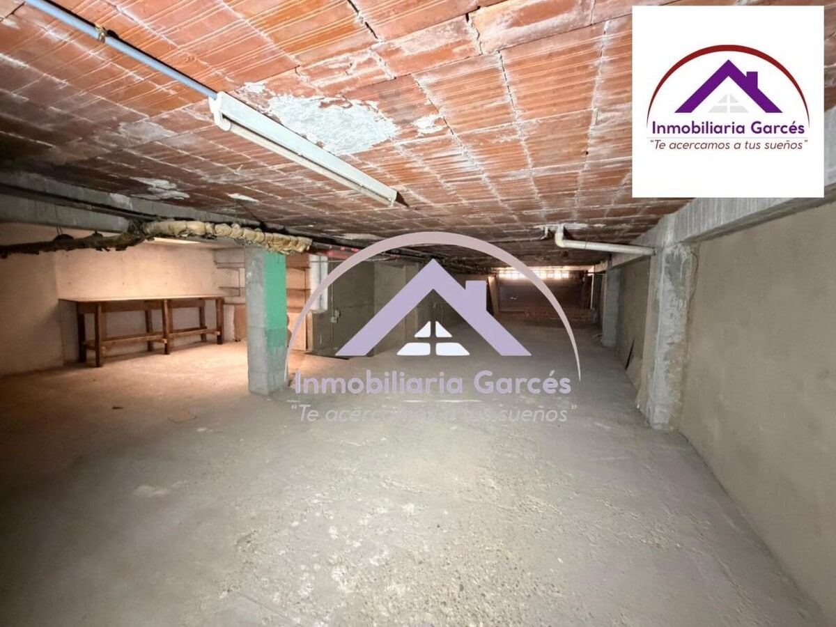 Cuenca, CUE 16003 - Unit - - - Interior Photo - Image 2 of 7